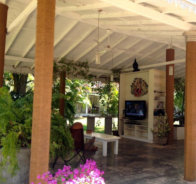 Hotel Fire Dragon Hideaway à Negombo Extérieur photo