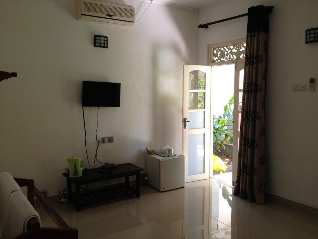 Hotel Fire Dragon Hideaway à Negombo Chambre photo