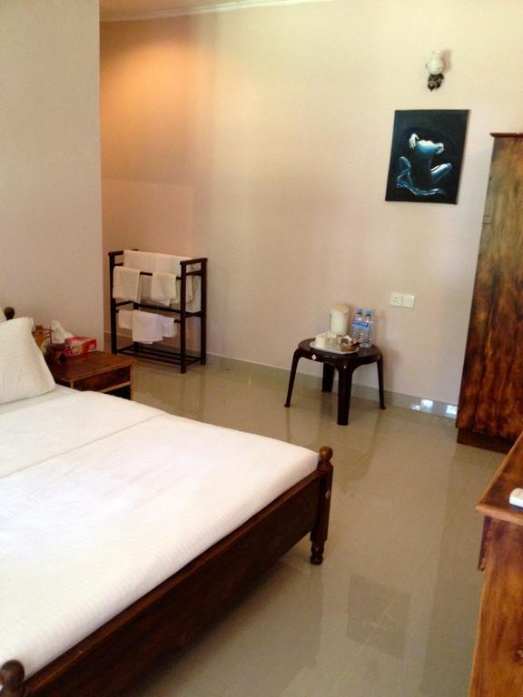 Hotel Fire Dragon Hideaway à Negombo Chambre photo