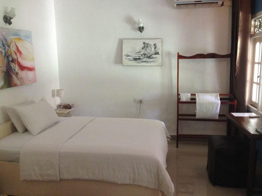 Hotel Fire Dragon Hideaway à Negombo Extérieur photo