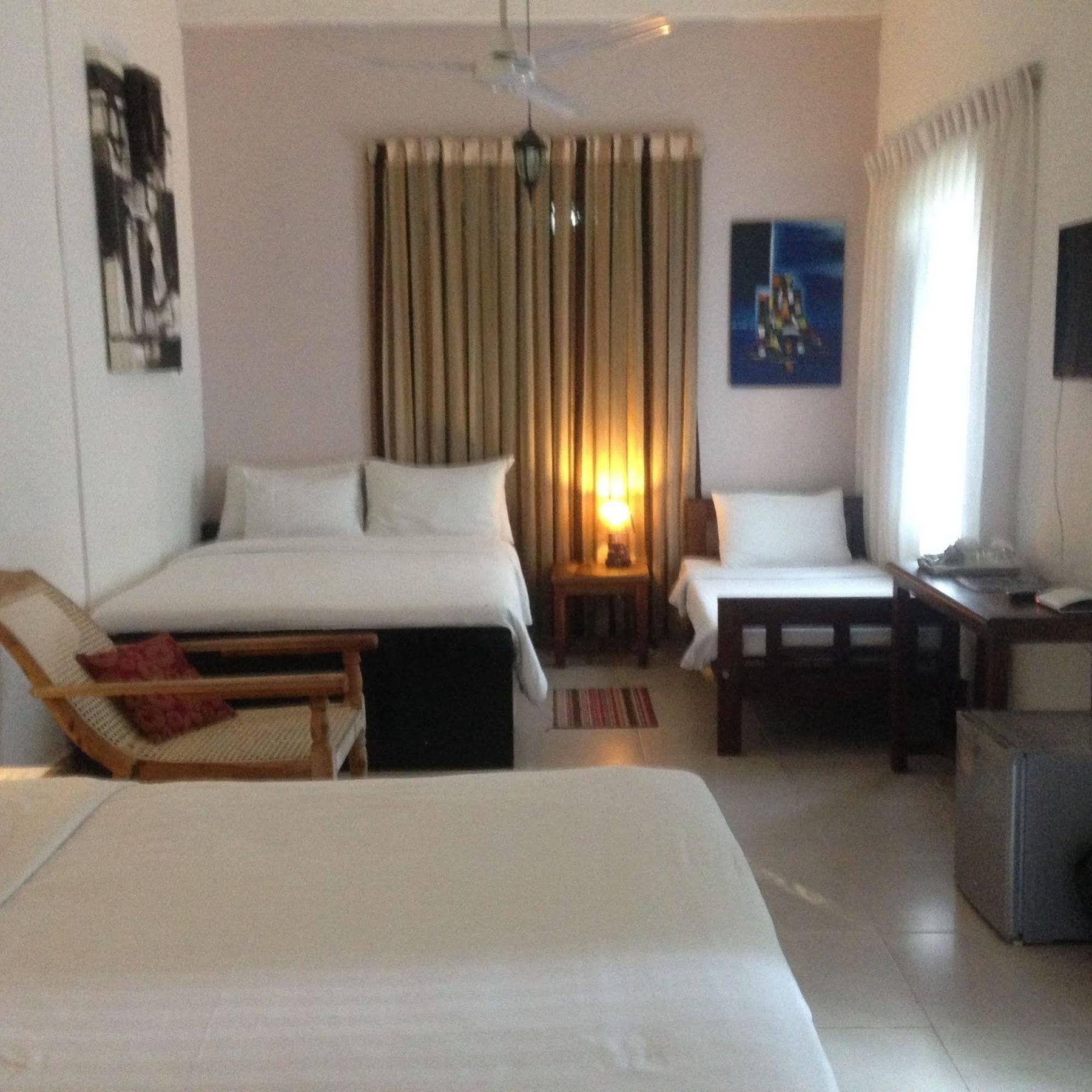 Hotel Fire Dragon Hideaway à Negombo Extérieur photo