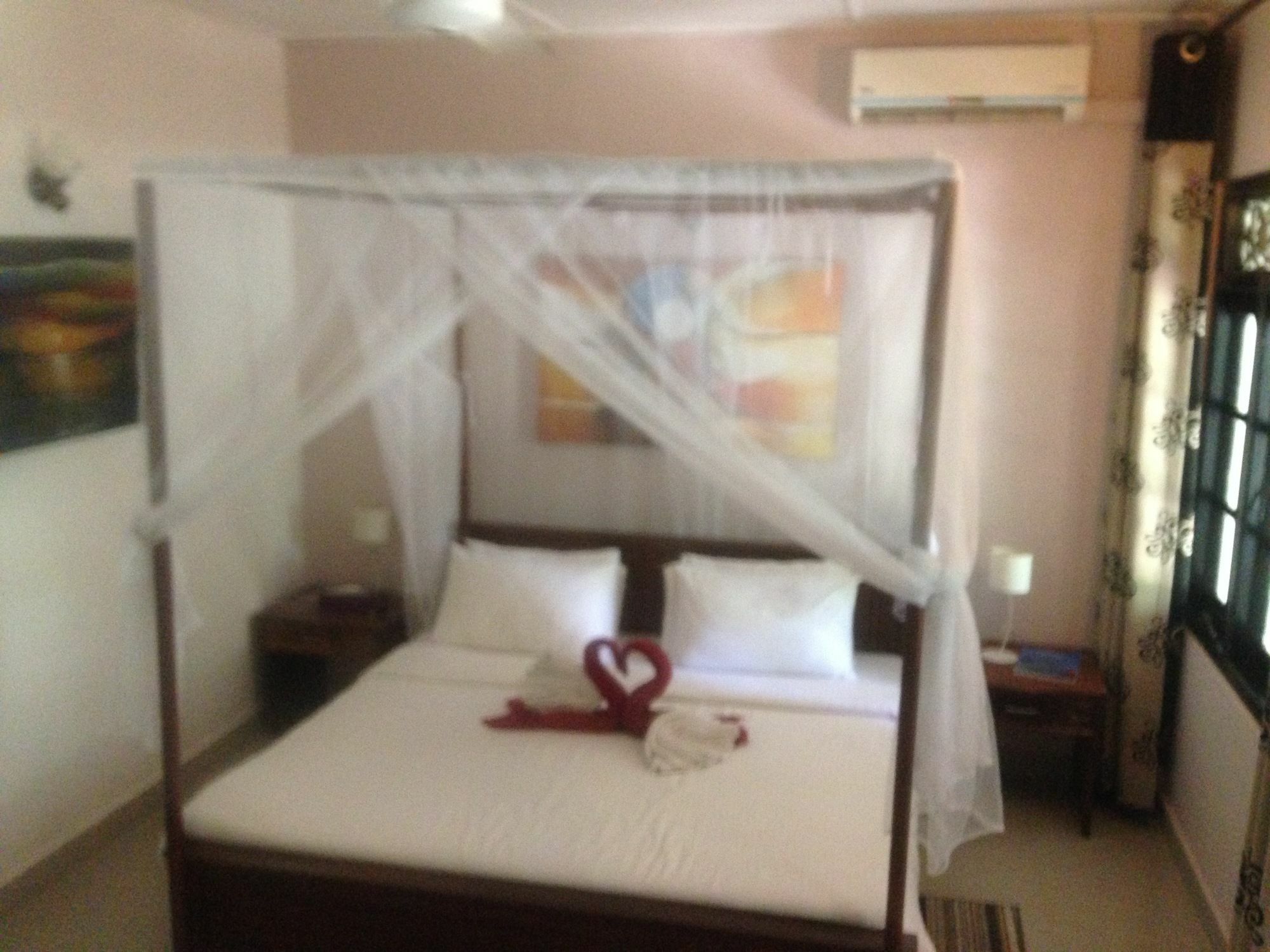 Hotel Fire Dragon Hideaway à Negombo Extérieur photo